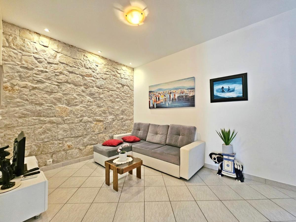 Apartments Moni Сплит Екстериор снимка